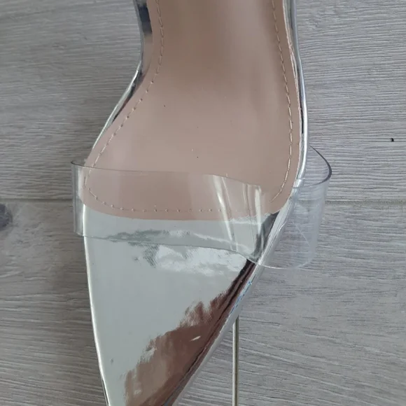 Heels - Picture 4 of 5